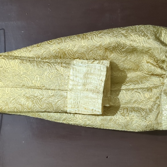 Party wear Velvet kurti with brocade pants.condition as new - Picture 3 of 3